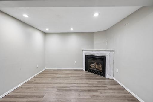 31-web-or-mls-Main Ave NE-S2807-031.jpg