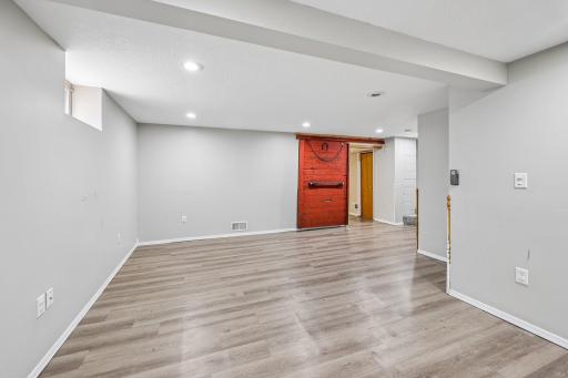 33-web-or-mls-Main Ave NE-S2807-033.jpg