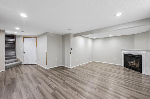 30-web-or-mls-Main Ave NE-S2807-030.jpg