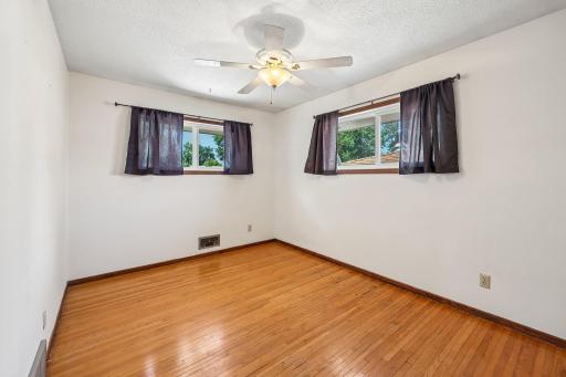 27-web-or-mls-Main Ave NE-S2807-027.jpg
