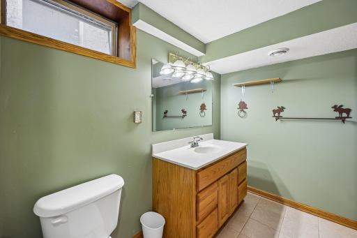 37-web-or-mls-Main Ave NE-S2807-037.jpg