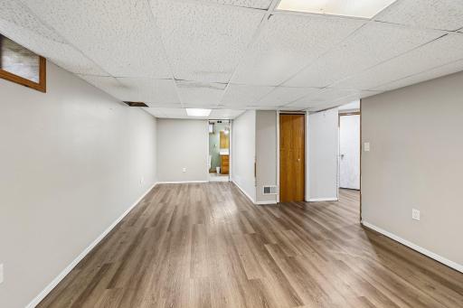35-web-or-mls-Main Ave NE-S2807-035.jpg