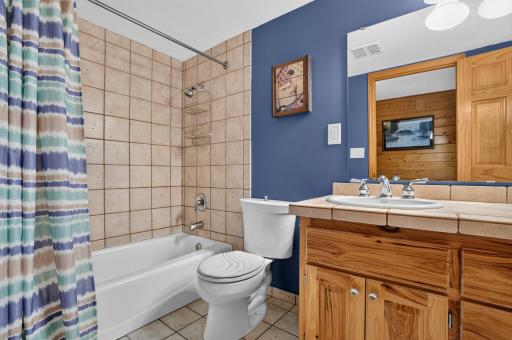 Another angle of the full bathroom