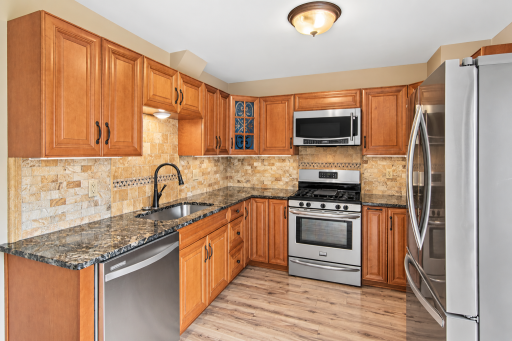 2646 Mackubin Street, Roseville, MN 55113