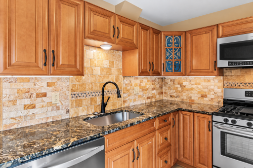 2646 Mackubin Street, Roseville, MN 55113
