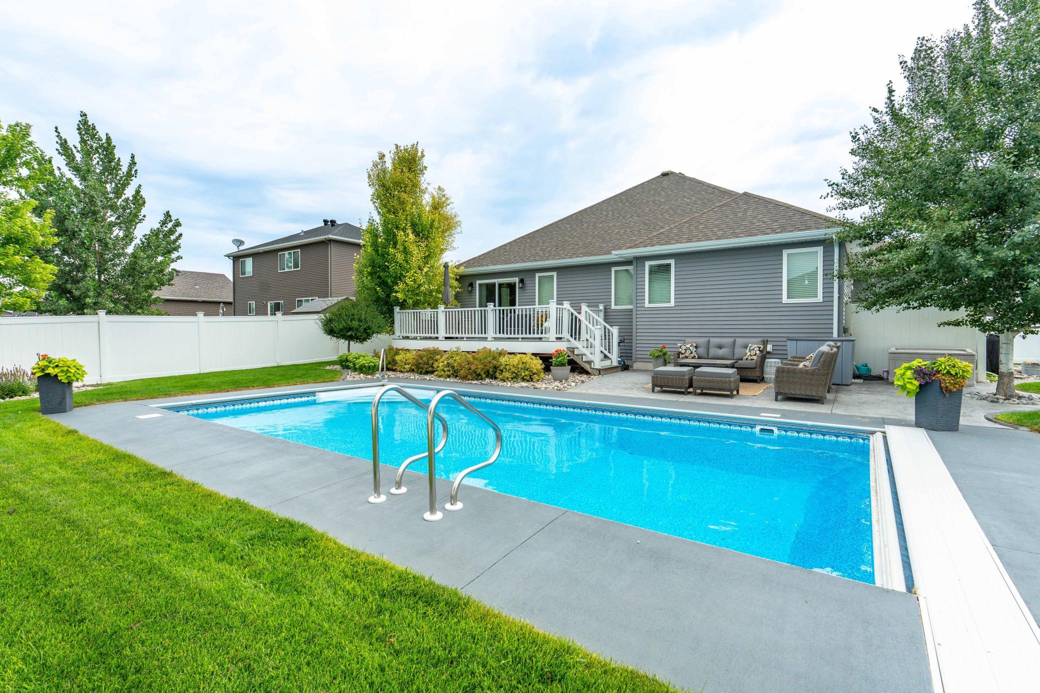 2626 6th St W WF-108.jpg