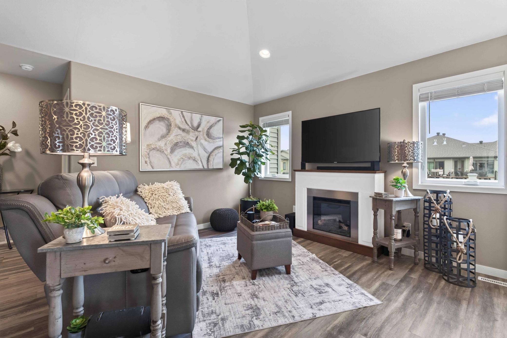 2626 6th St W WF-217.jpg
