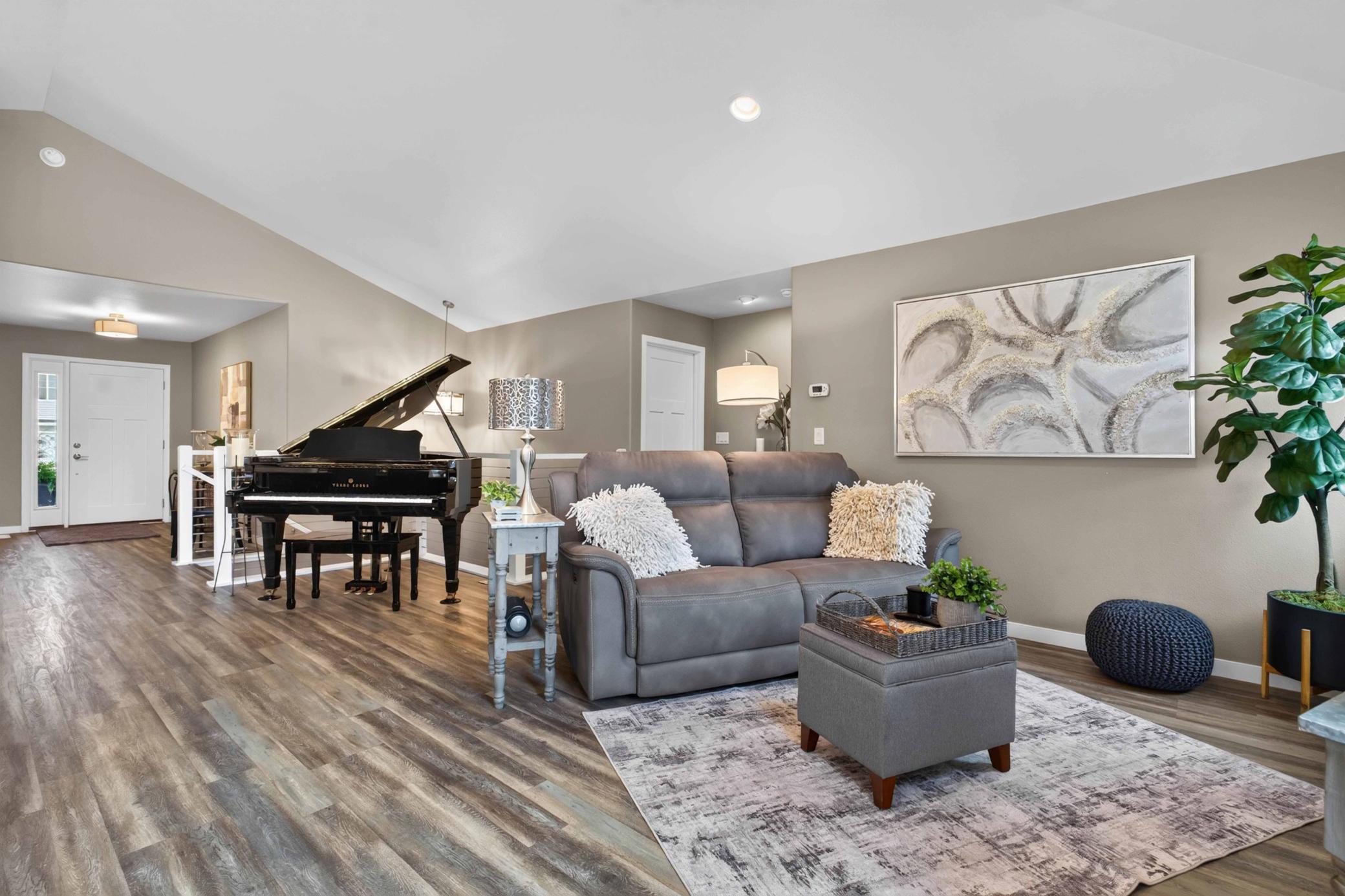 2626 6th St W WF-218.jpg