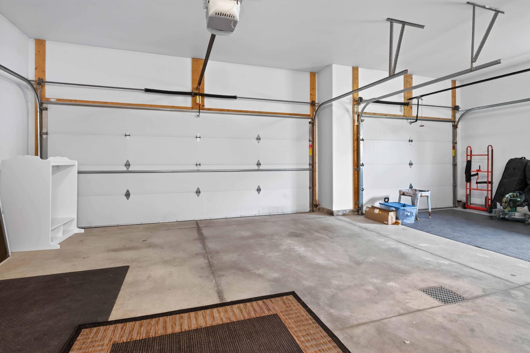 3 Stall w/Floor Drain