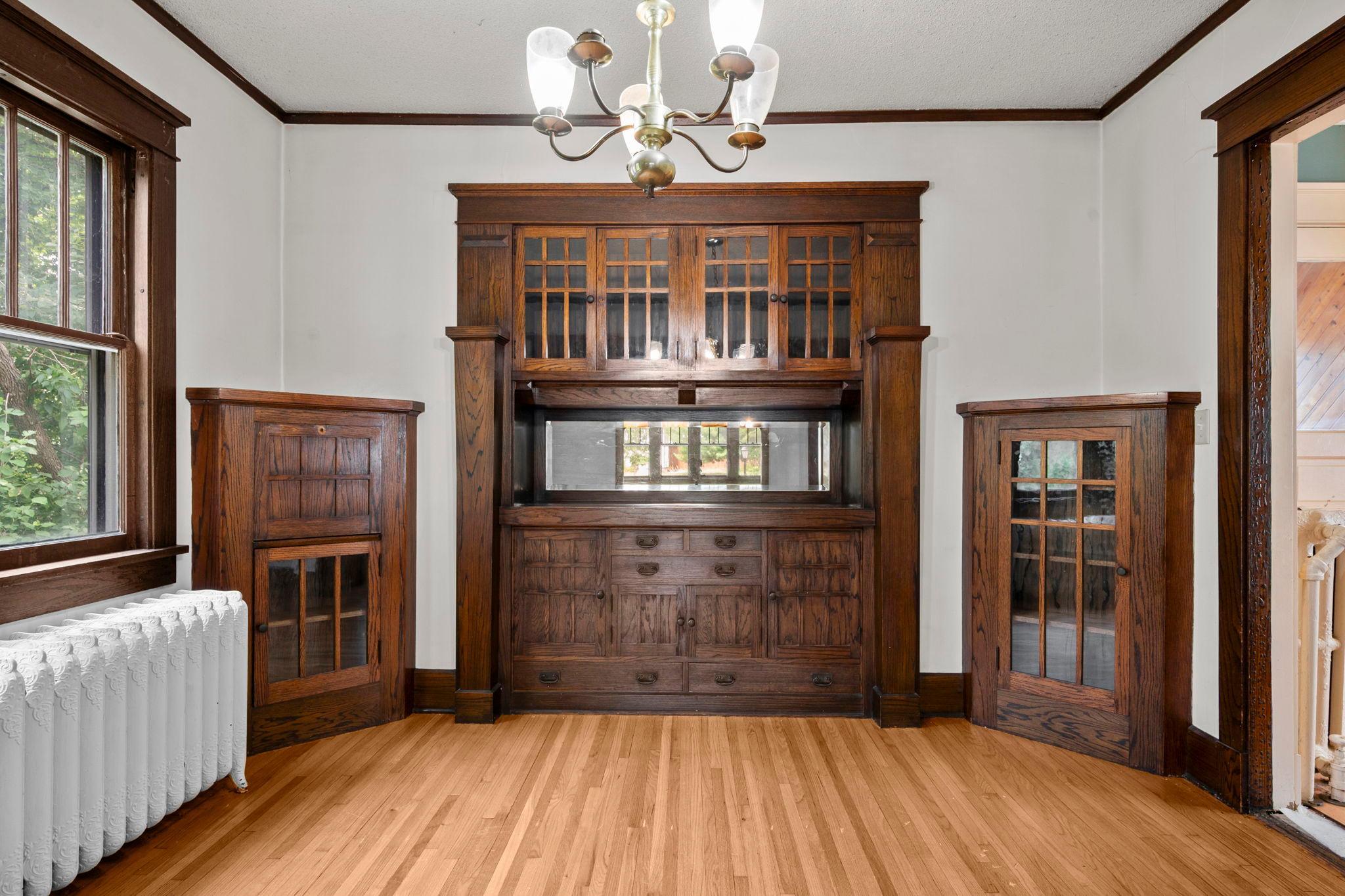 Showstopping built-in buffet
