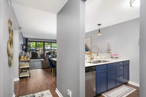 48 Groveland Terrace, B206, Minneapolis, MN 55403