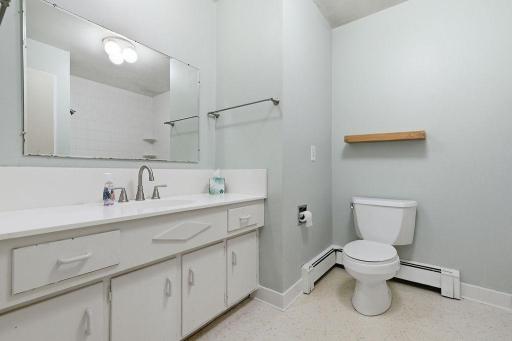 Upper level Full Bathroom
