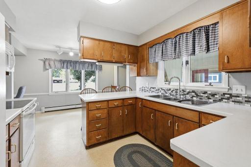 Kitchen offers solid wood cabinets, breakfast nook & peninsula seating