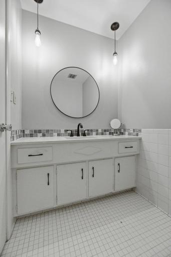 Primary ensuite Bath