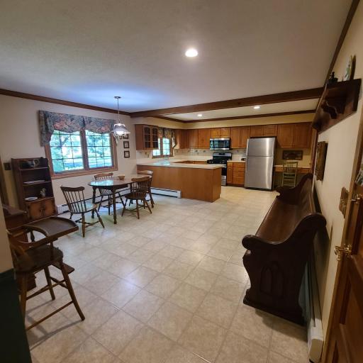Oversized Eat-In Kitchen