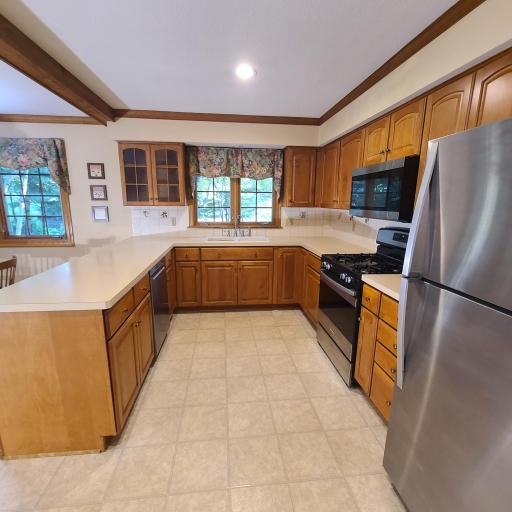 Spacious Kitchen Work Station