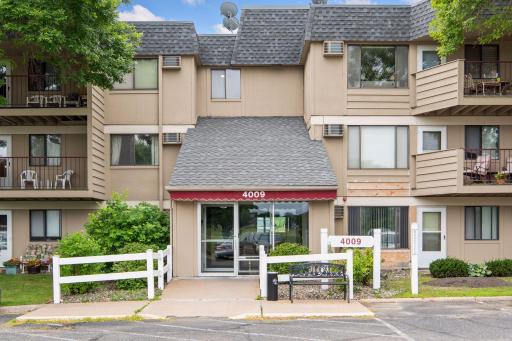 4009 Heritage Hills Drive, 207, Bloomington, MN 55437
