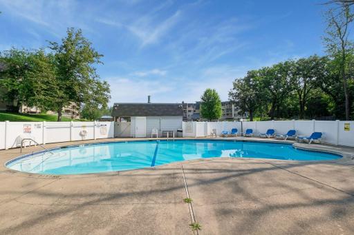 4009 Heritage Hills Drive, 207, Bloomington, MN 55437