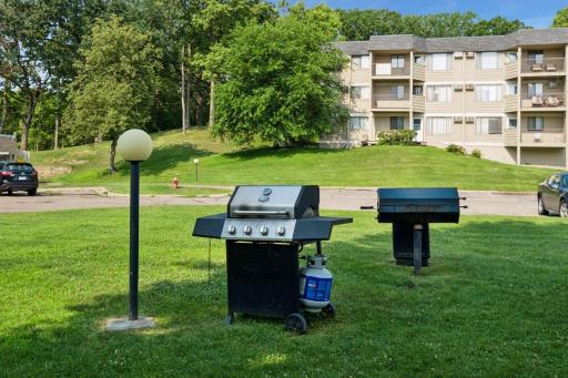 4009 Heritage Hills Drive, 207, Bloomington, MN 55437