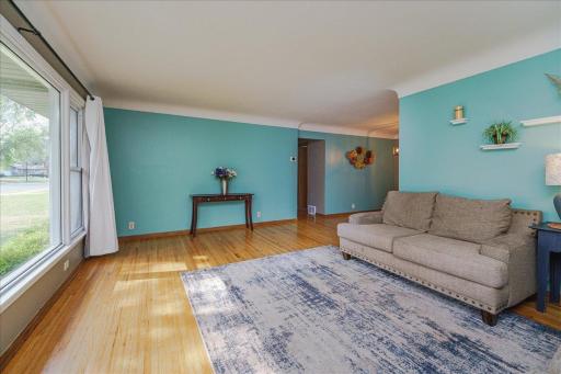 17-Living Room.jpg