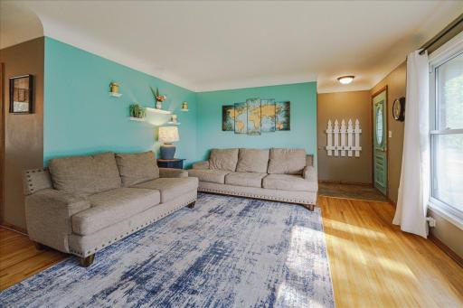 15-Living Room.jpg