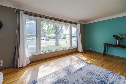 16-Living Room.jpg
