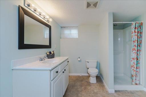 38-Bathroom.jpg
