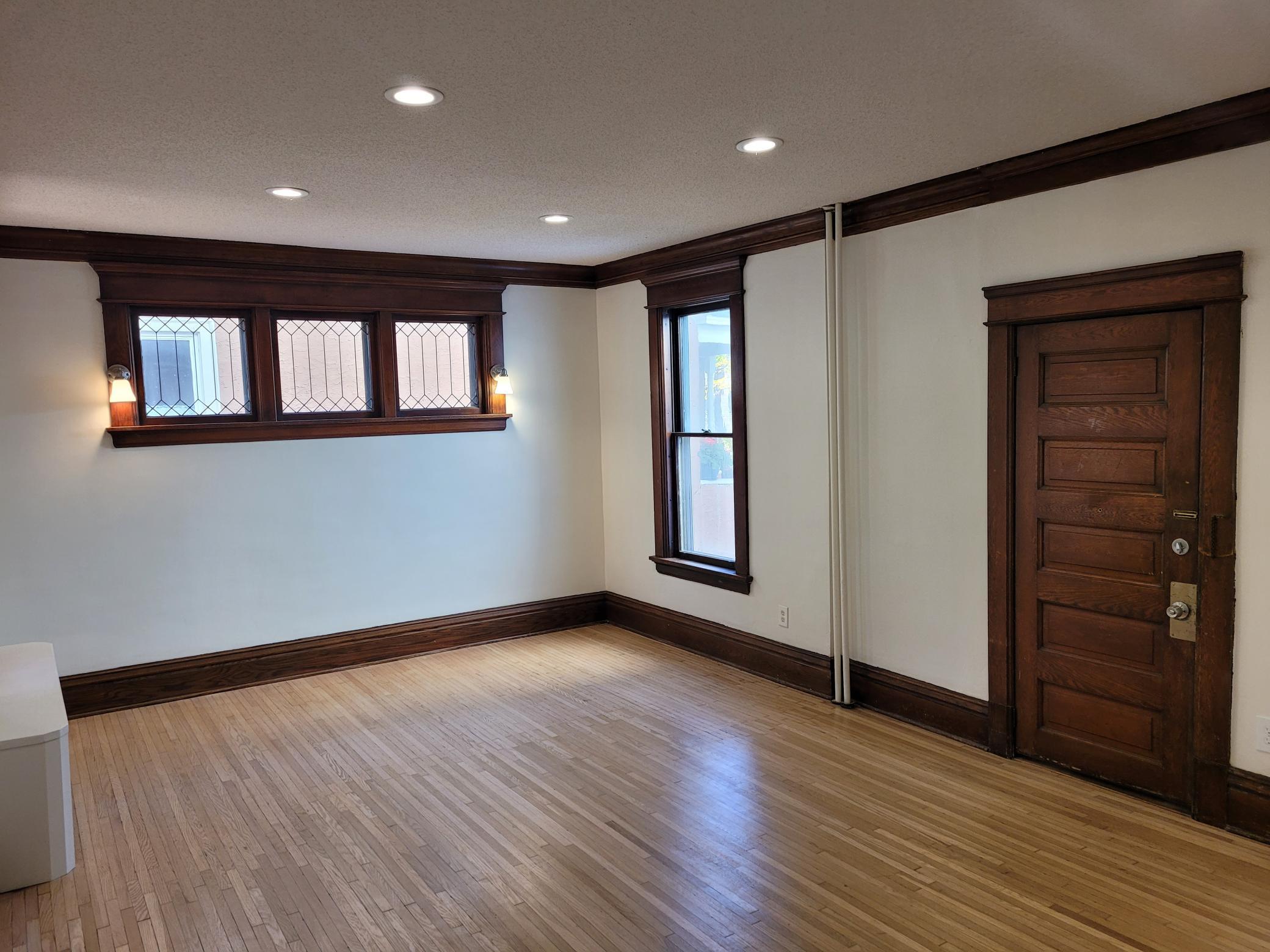 another look at the living room.