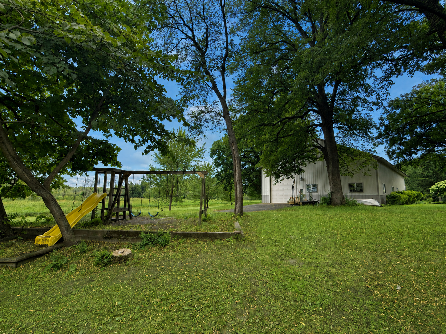 Rear view of the outbuilding.