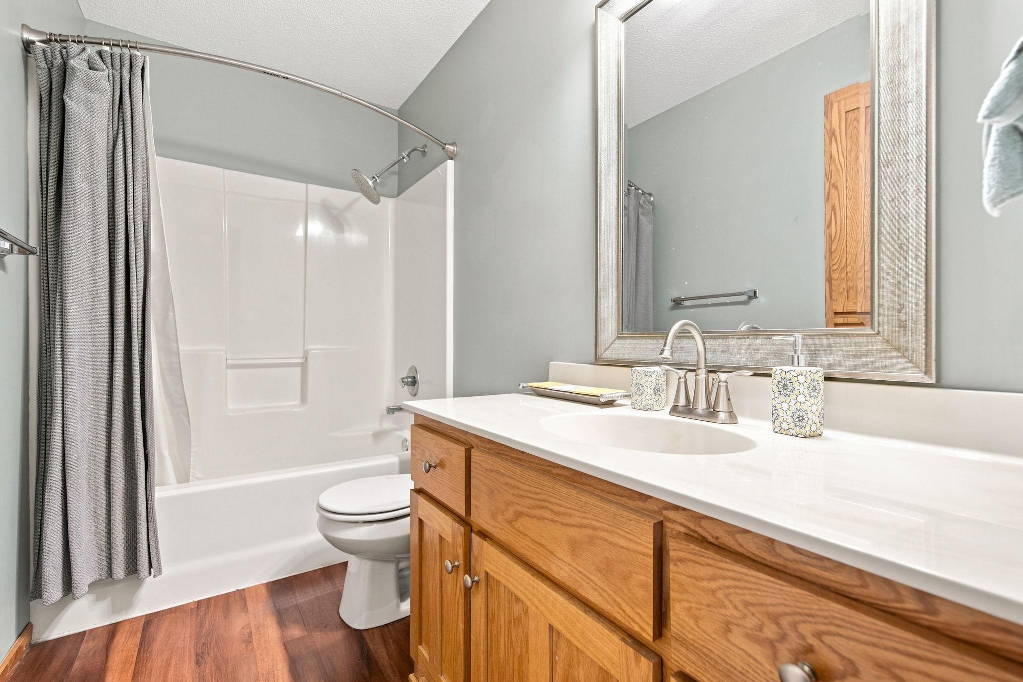 Upper level full bathroom.