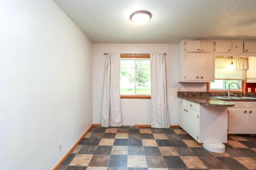 916 5th Street SW, Waseca, MN 56093