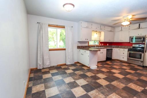 916 5th Street SW, Waseca, MN 56093