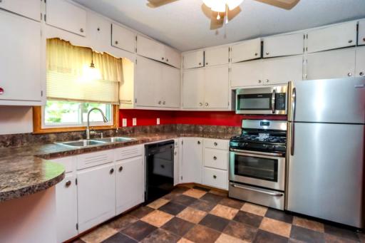 916 5th Street SW, Waseca, MN 56093