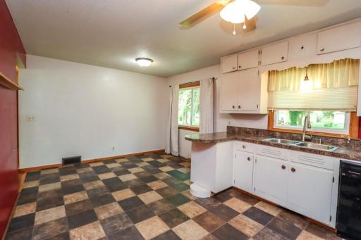 916 5th Street SW, Waseca, MN 56093