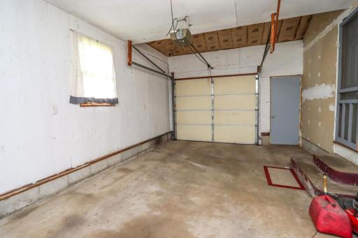 916 5th Street SW, Waseca, MN 56093