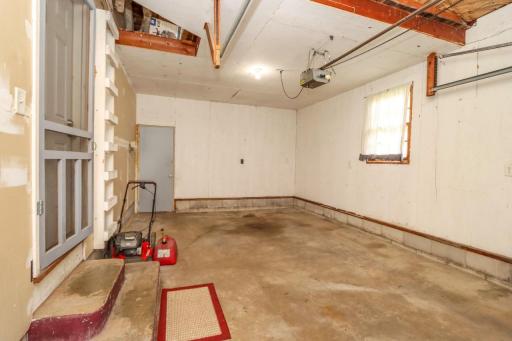 916 5th Street SW, Waseca, MN 56093