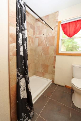 916 5th Street SW, Waseca, MN 56093