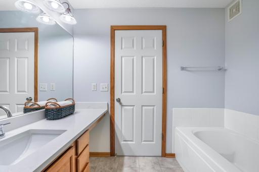 20336 Kensfield Trail, 1603, Lakeville, MN 55044