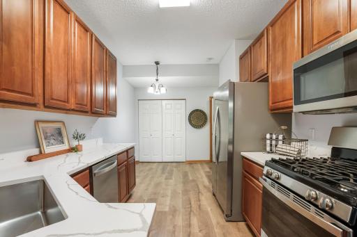 20336 Kensfield Trail, 1603, Lakeville, MN 55044