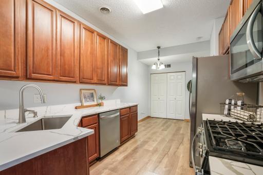 20336 Kensfield Trail, 1603, Lakeville, MN 55044