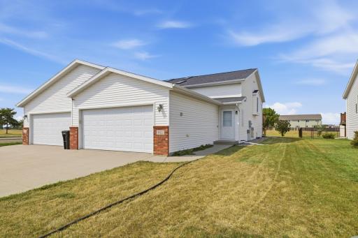 Photo for 812 34th Avenue W, West Fargo, ND 58078 - listing #7117394 812 34th Avenue W, West Fargo, ND 58078