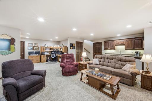 4219 50th Avenue S, Fargo, ND 58104