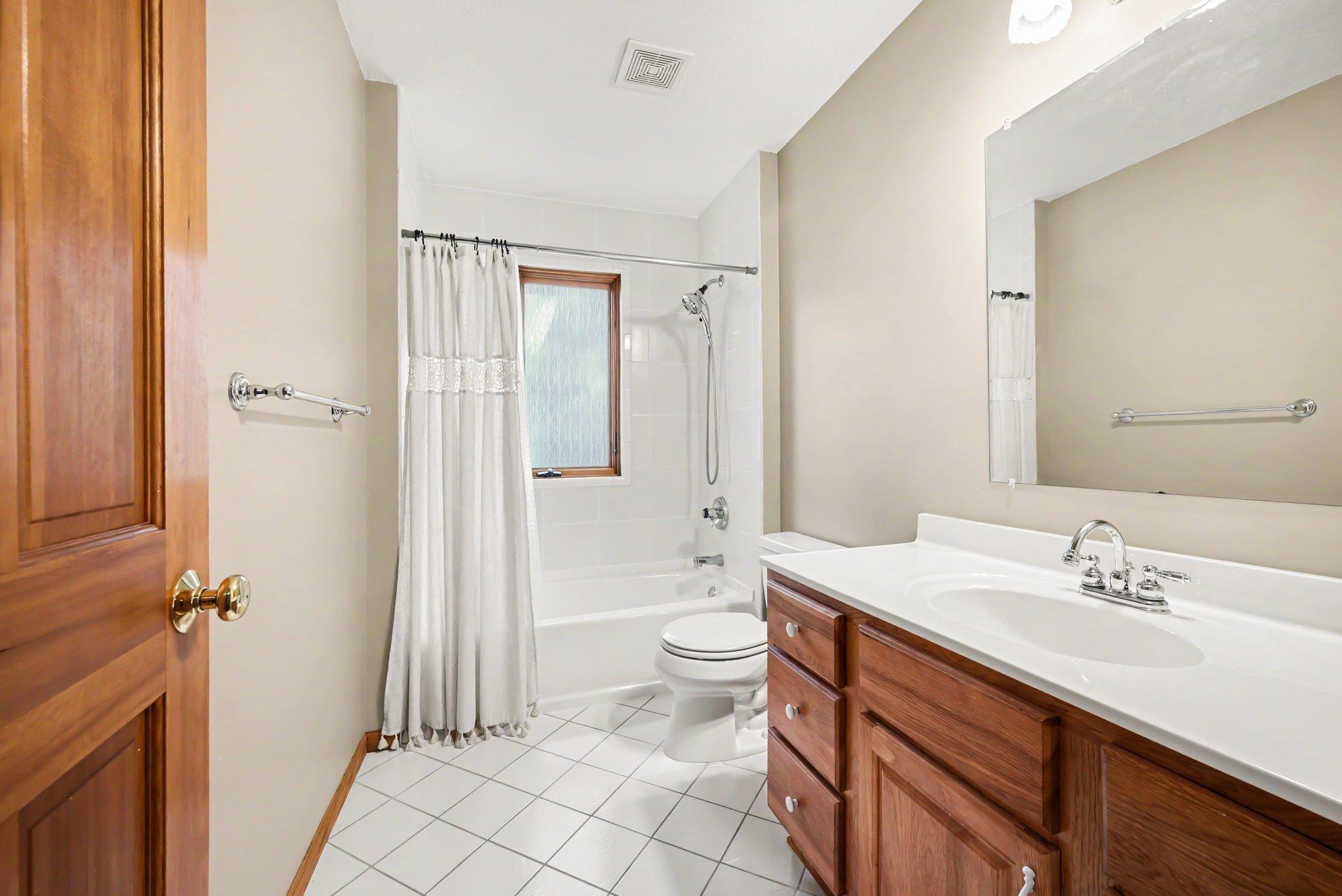 Upstairs full bath