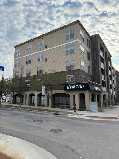 2900 University Ave SouthEast, 402, Minneapolis, MN 55414