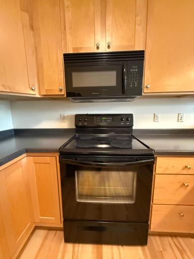 2900 University Ave SouthEast, 402, Minneapolis, MN 55414