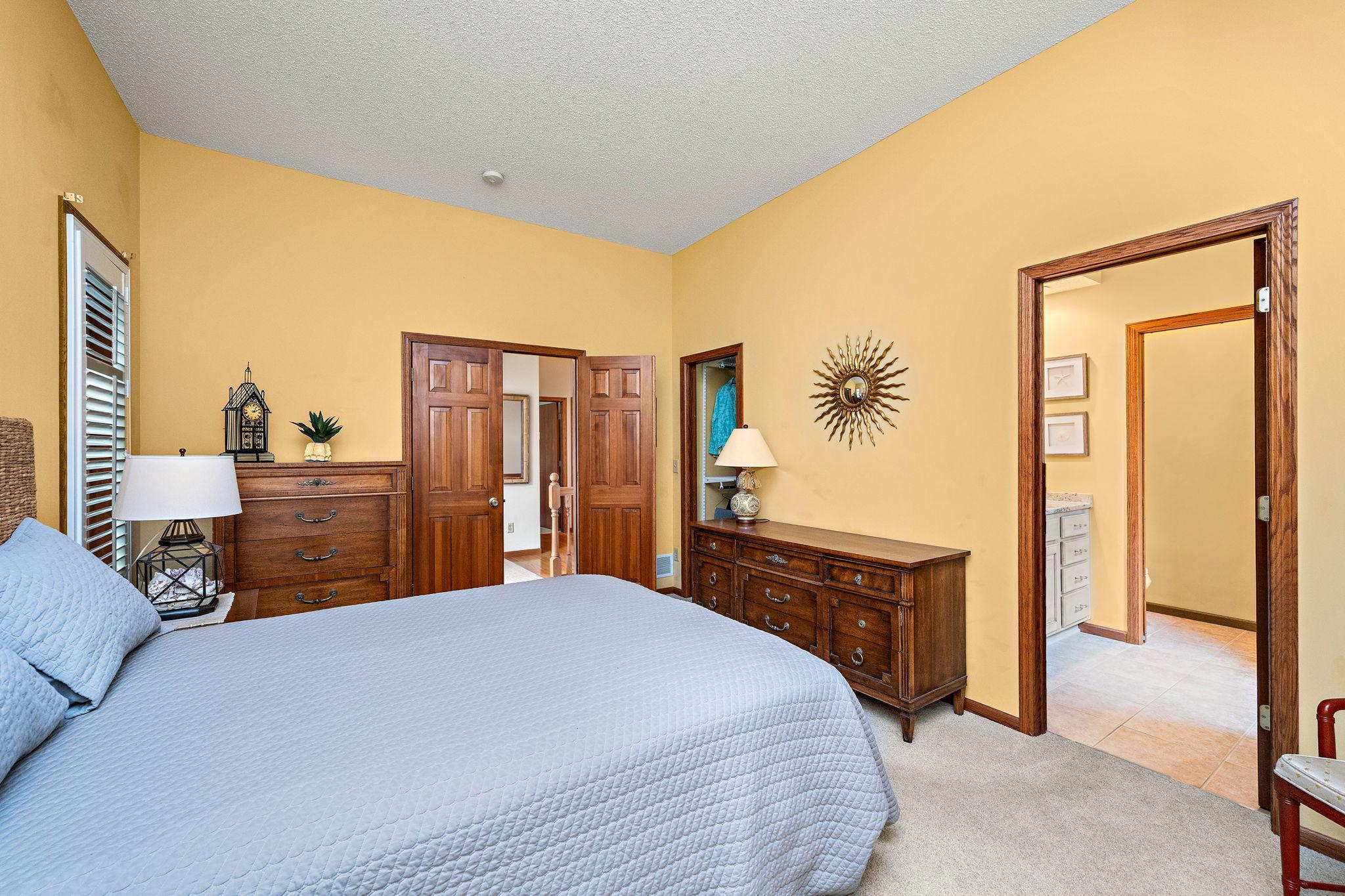 primary bedroom with walkin closet