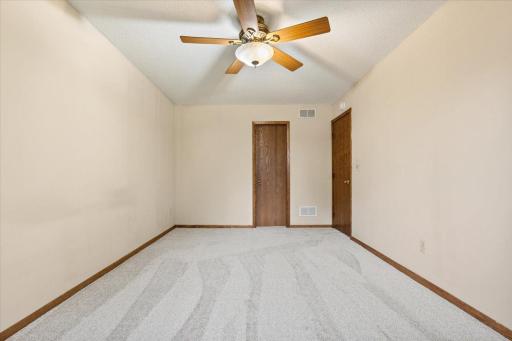566 Donegal Circle, Shoreview, MN 55126