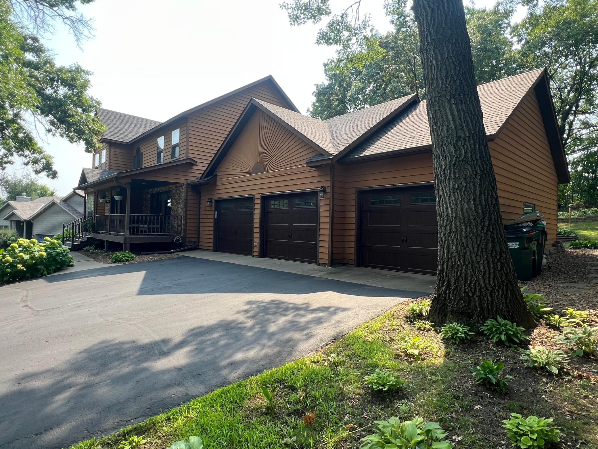 950 SF 3 car garage