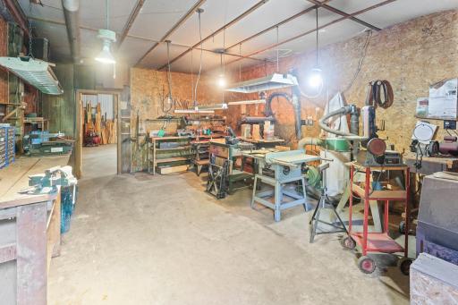 Workshop space. All the tools come with the property!