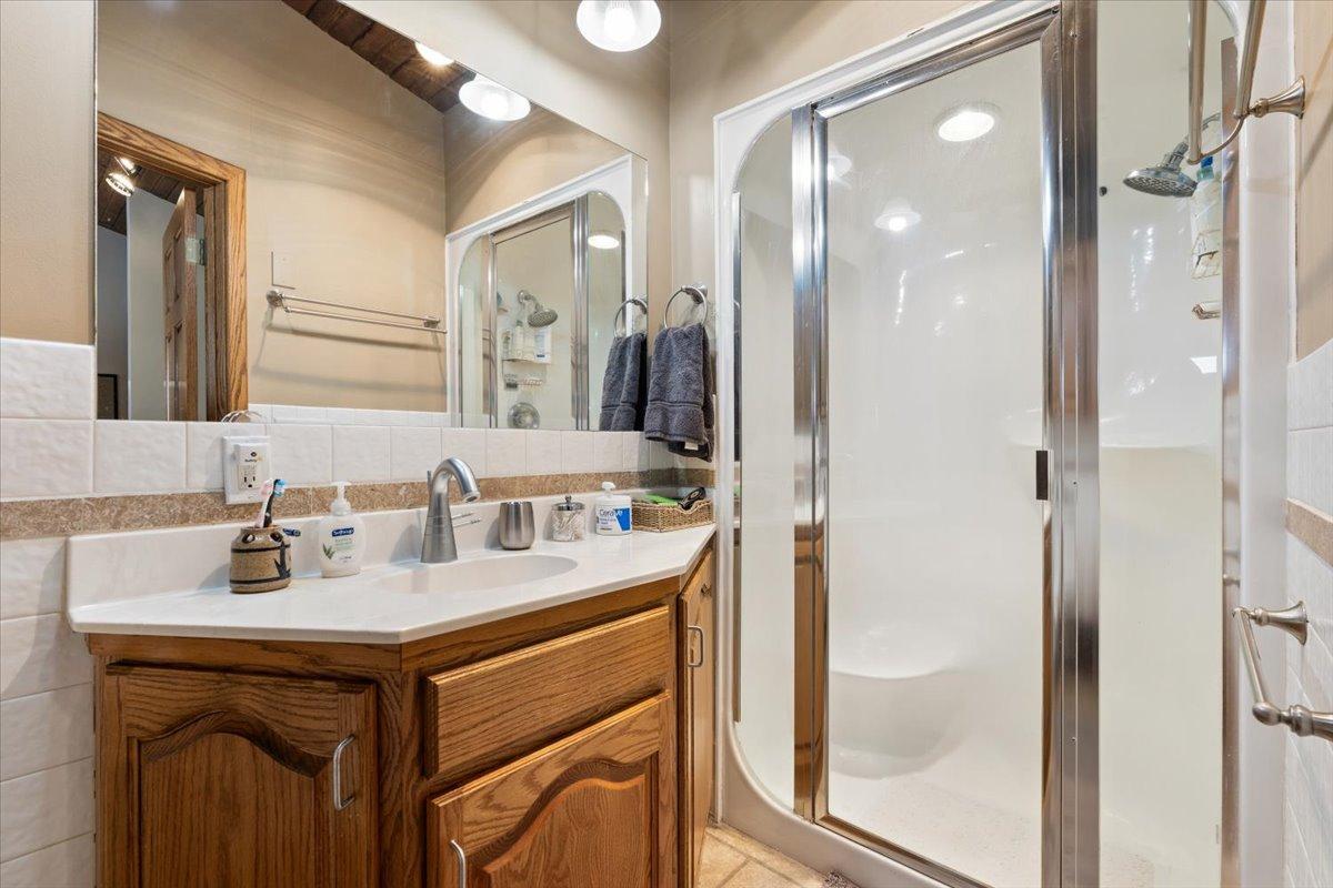 Primary 3/4 Bath